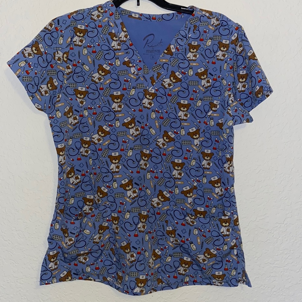 Prints by maevn Scrub Top Women’s Size S